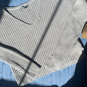 Cropped grey sweater